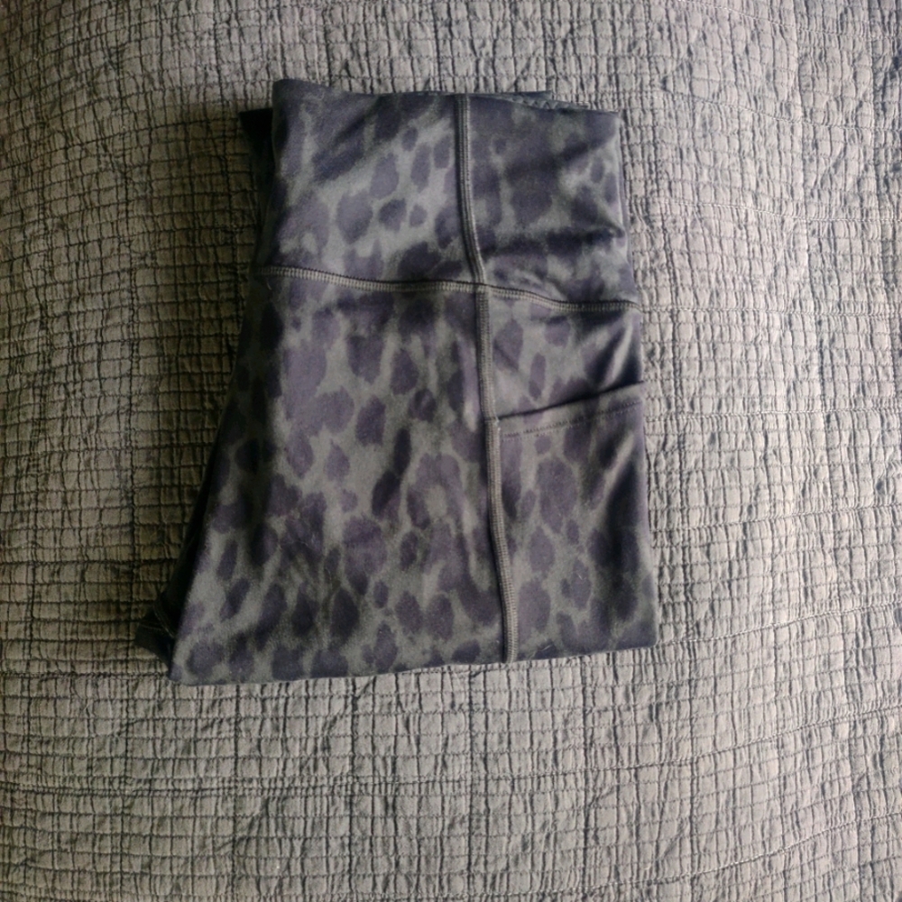 VS pocket leggings